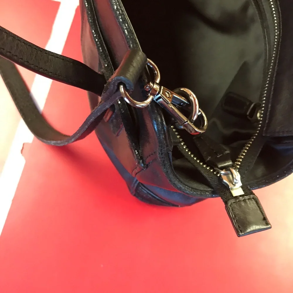 Like new authentic medium size leather Coach - Picture 7 of 8